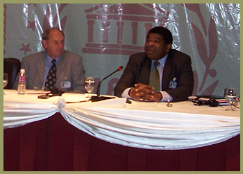 Mr Ian Harris (at left) with Mr Martin Chungong, Director of the Division for the Promotion of Democracy in the IPU secretariat